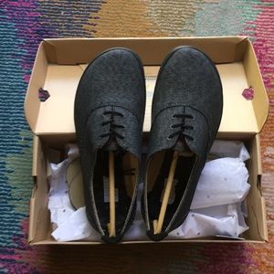 BNIB Vivobarefoot Joy canvas shoes size 39